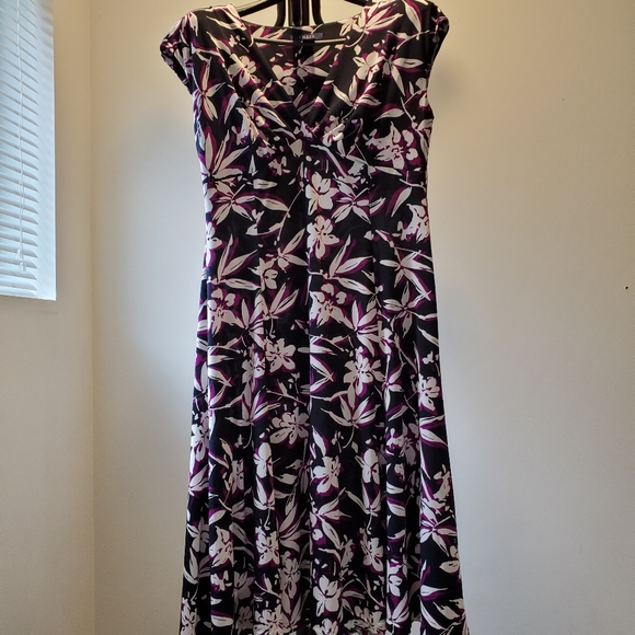 Feminine floral print dress - Picture 4 of 4